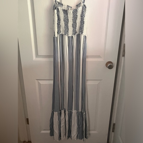 Maurice’s dress - Picture 3 of 3